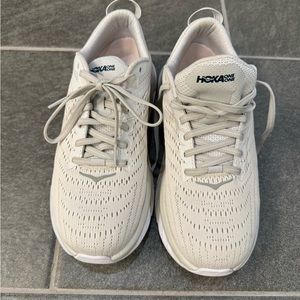 COPY - Only worn twice. My feet are wide. These are regular.